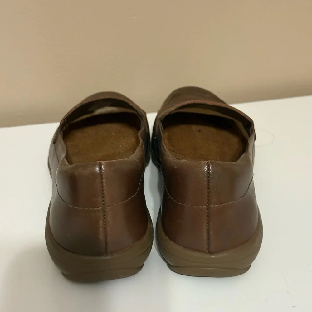 Easy Spirit comfortable brown